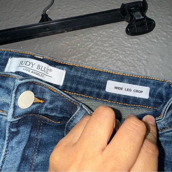 Judy Blue wide leg crop - Picture 2 of 5